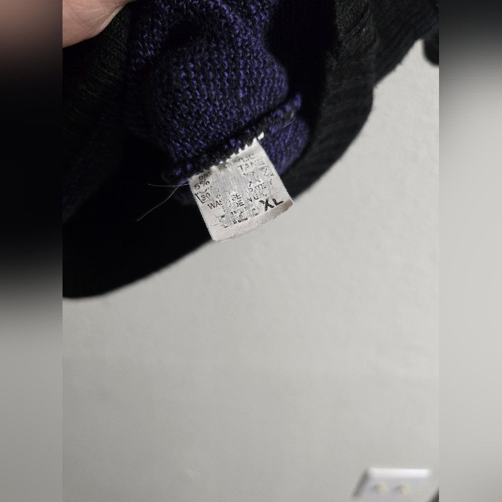 Goth Crop Sweater - Picture 4 of 5